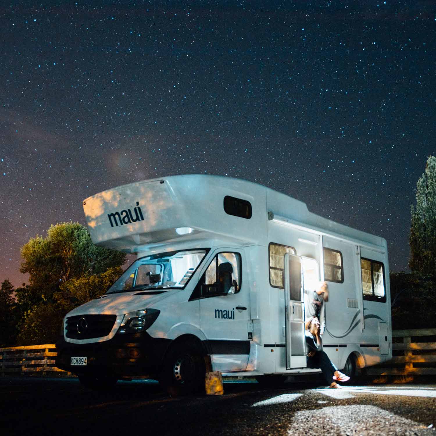 Boondocking-1 A motorhome under a stary nights sky