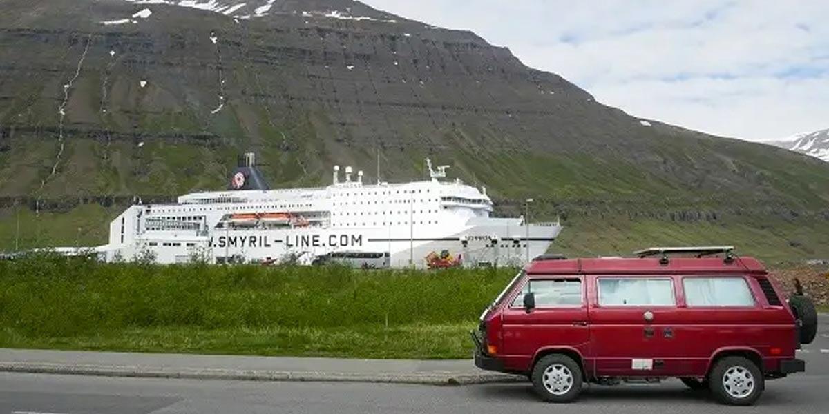 VW-Camper-beside-a-ferry VW camper beside a ferry