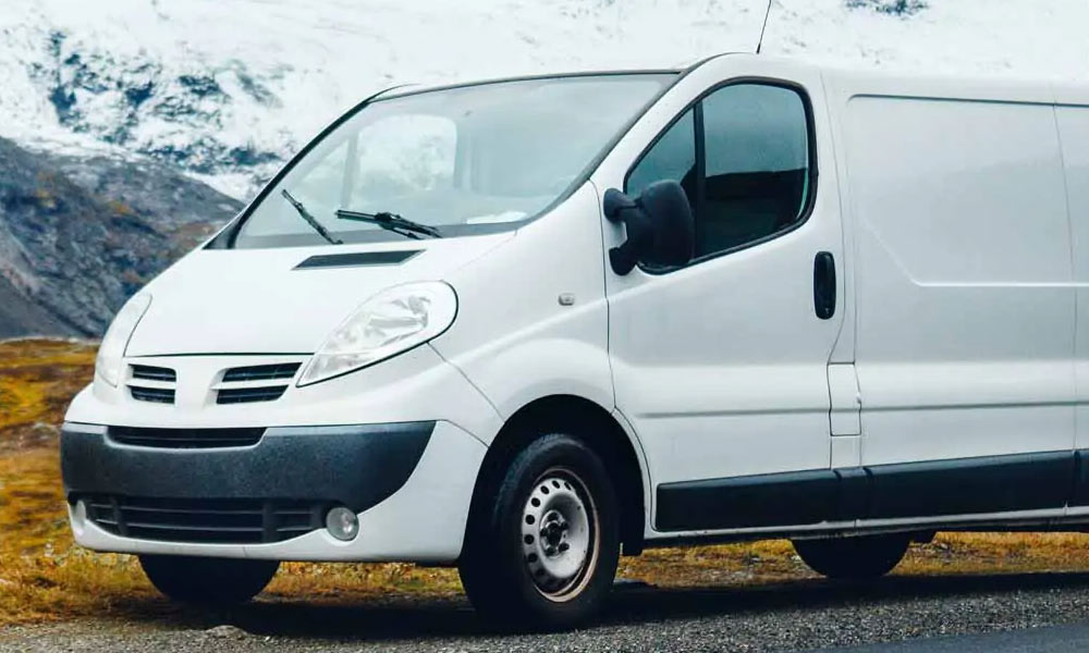 JKI25-Vauxhall-Vivaro-Insurance-Header-1 A white Vauxhall Vivaro
