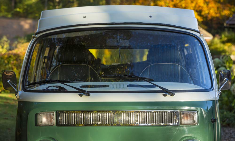 JKI25-Windscreen-Cover-Image-Header-1 The windscreen of a VW T2 Bay, which belongs to Shaun from Just Kampers
