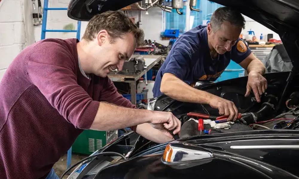 The Team - Jason Sims - 69 Cal Look Beetle - Just Kampers Insurance - Engine