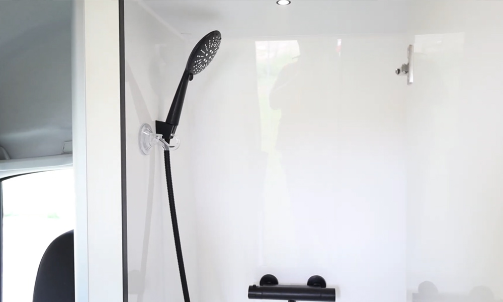 The Team - Jason Sims - 69 Cal Look Beetle - Just Kampers Insurance - Engine